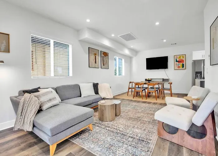 Luxe Townhouse Near Downtown La