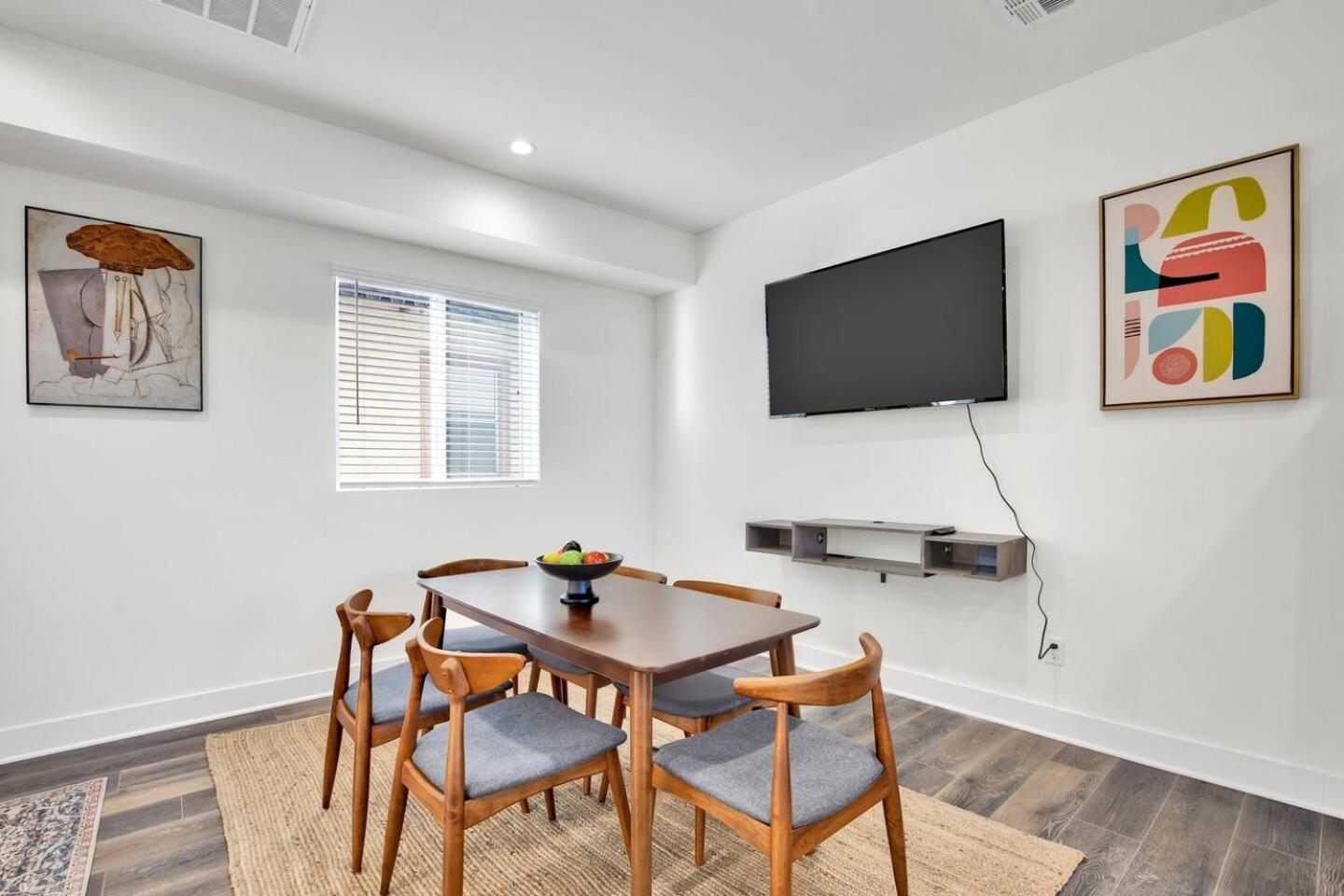 Luxe Townhouse Near Downtown La