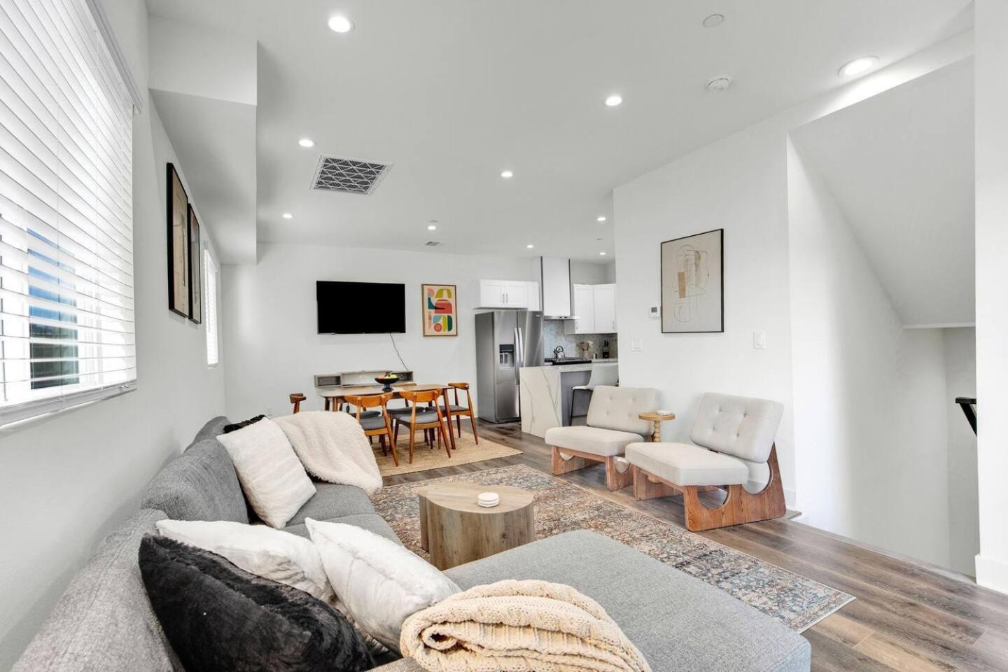 Luxe Townhouse Near Downtown La Holiday home